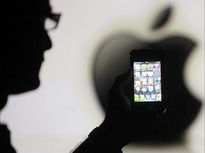 A man is silhouetted against a video screen with an Apple logo as he poses with an Apple iPhone 4 smartphone in this file photo illustration taken in the central Bosnian town of Zenica May 17, 2013. Samsung, the South Korean giant, now has a 19 percent share of the $80 billion smartphone market in China, a market expected to surge to $117 billion by 2017, according to International Data Corp (IDC). That's 10 percentage points ahead of Apple, which has fallen to 5th in terms of China market share. Picture taken May 17, 2013. To match Insight story SAMSUNG-APPLE/CHINA REUTERS/Dado Ruvic/Files (BOSNIA AND HERZEGOVINA - Tags: SCIENCE TECHNOLOGY BUSINESS TELECOMS)