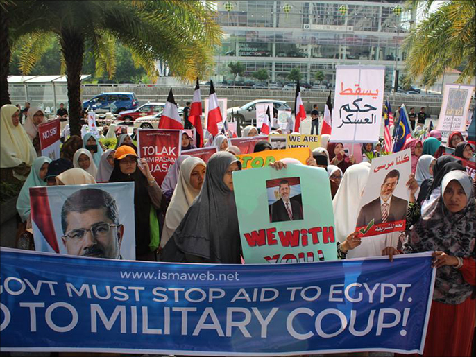 ‪المتظاهرون طالبوا بالضغط على الأجهزة الأمنية لوقف ملاحقة مؤيدي مرسي‬  (الجزيرة نت)