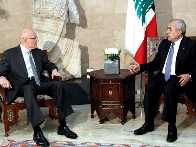 epa03651743 A handout photo made available by official Lebanese photo agency Dalati & Nohra shows Lebanese President Michel Suleiman (R) meeting with newly appointed Prime Minister Tammam Salam (L) at the presidential palace in Baabda, east of Beirut, Lebanon, 06 April 2013. The prominent Sunni-Muslim politician Salam is now tasked with forming a national unity government to run the country amid rising sectarian tension. Lebanon's political arena has also been deeply divided over the two-year-old Syrian crisis, with sectarian clashes having repeatedly erupted in the country's north. EPA/DALATI NOHRA / HANDOUT HANDOUT EDITORIAL USE ONLY
