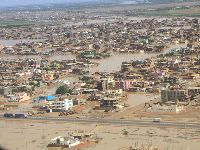 ‪فيضانات السودان دمرت آلاف المنازل‬ (الجزيرة)