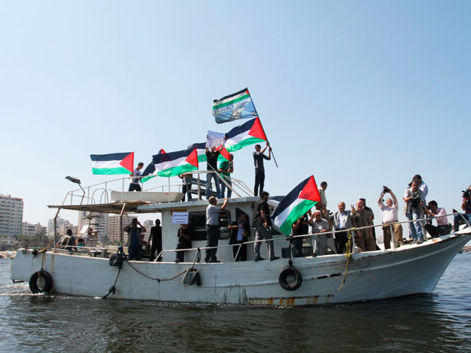 ‪الوقفة البحرية والمؤتمر الصحفي بميناء غزة‬ (الجزيرة نت)