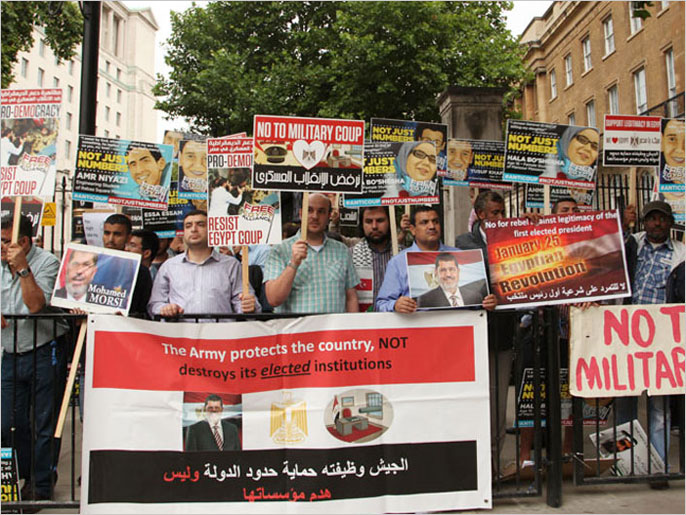 جانب من مظاهرة حاشدة نظمت سابقا في لندن تندد بمذابح مصر (الجزيرة)