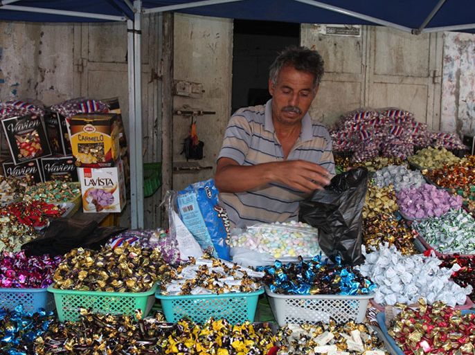 بعض أنواع الحلوى لم تعد موجودة بعد اغلاق مصر الأنفاق مع غزة