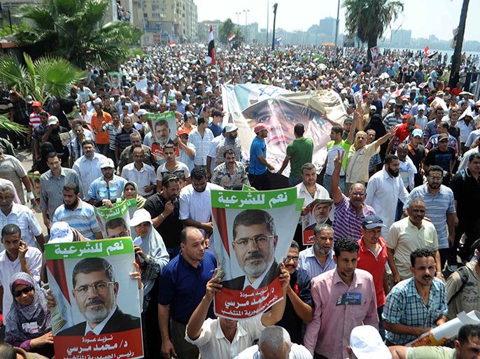المتظاهرون طالبوا بعودة الشرعية والقصاص لدماء الشهداء