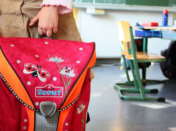 الحقيبة المدرسية المثالية ينبغي أن تكون خفيفة الوزن وذات لون ساطع