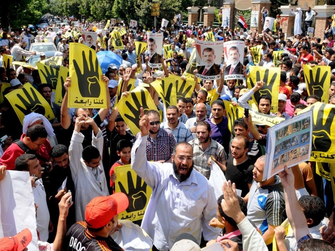 تحالف الشرعية دعا للتظاهر بكثافةبالتزامن مع محاكمة مرسي (غيتي-أرشيف)