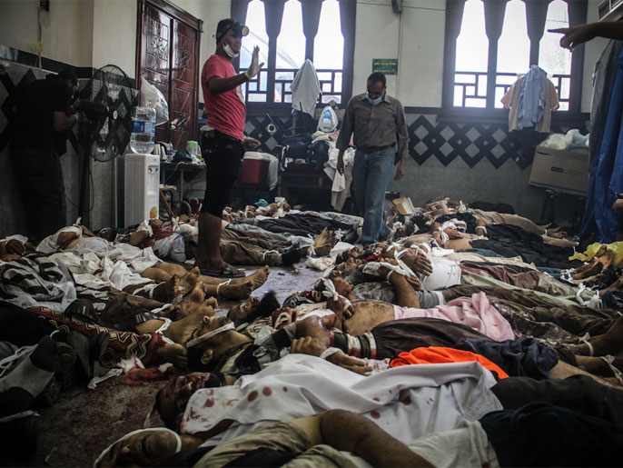 مسجد الإيمان استقبل 167 جثةمن ضحايا فض اعتصام رابعة (الجزيرة-أرشيف)
