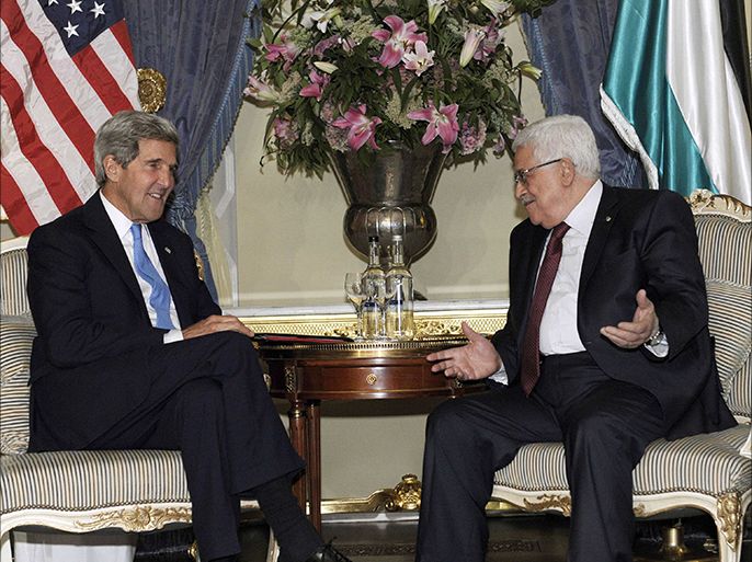 U.S. Secretary of State John Kerry (L) meets with Palestinian President Mahmoud Abbas in London September 8, 2013, to discuss the ongoing Israeli-Palestinian peace talks. REUTERS/Susan Walsh/Pool (BRITAIN - Tags: POLITICS)