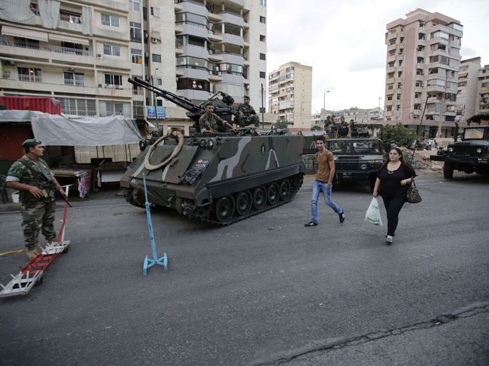 Lebanese soldiers man a checkpoint in the southern suburb of the capital Beirut on September 23, 2013. Lebanese troops are to take over security at checkpoints set up by the Hezbollah movement in their southern Beirut stronghold after two bombings, the interior minister told AFP