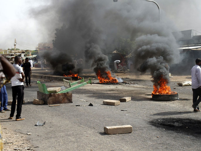 الاحتجاجات في السودان تخللتها أعمال شغب (أسوشيتد برس)