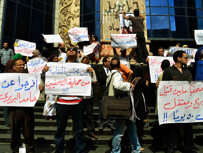 ‪صحفيون خلال وقفة بالقاهرة‬ (الجزيرة)