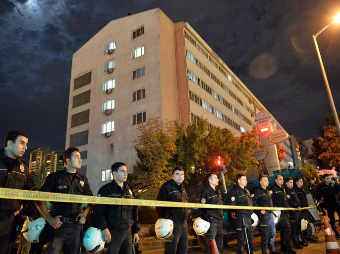 Turkish police cordon off a street after a rocket attack damaged a police headqurters building in the Turkish capital of Ankara on September 20, 2013. A police headquarters building came under attack from rocket fire in Ankara on September 20, however there were no victims, the Dogan news agency reported. Attackers launched three rockets at the building located in Dikmen neighborhood, in the vicinity of the headquarters of Turkish National Police. AFP PHOTO/STR