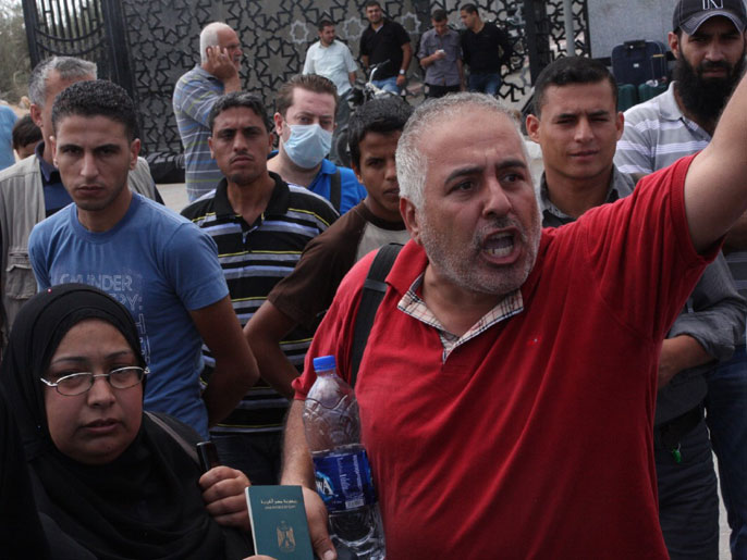 ‪مواطن مصري عالق في غزة يناشد وزير الدفاع المصري السماح له بالمغادرة‬ (الجزيرة)