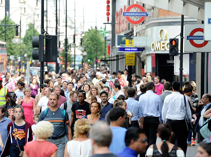 Pedestrians are seen on Oxford Street in London, Britain, 08 August 2013. According to the Office of National Statistics (ONS), Britain's population grew by almost 420,000 people between June 2011 to June 2012 to 63.7 million, the largest growth of all EU member states. EPA/FACUNDO ARRIZABALAGA