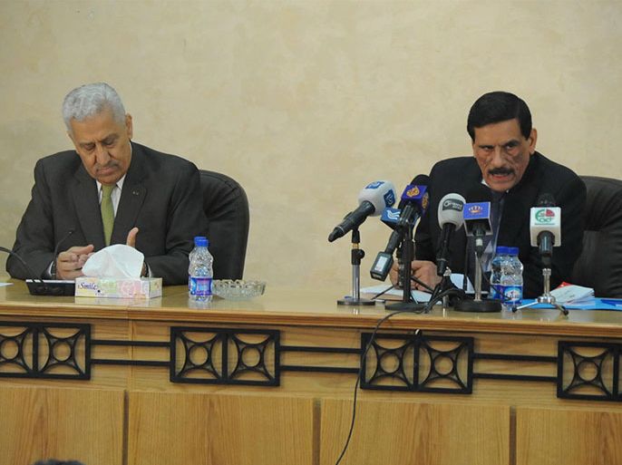 رئيسي مجلس النواب سعد السرور والحكومة عبد الله النسور قبل اغلاق الجلسة ومنع اصحفيين من حضورها
