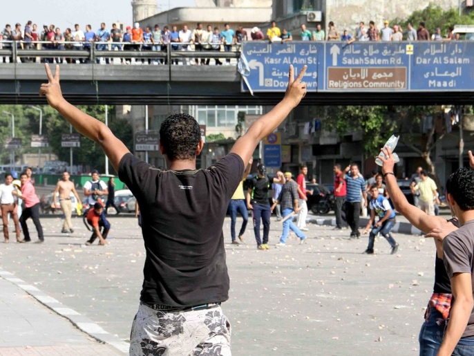 جانب من اشتباكات بين مؤيدي ومعارضي مرسي في القاهرة (غيتي إيميجز)
