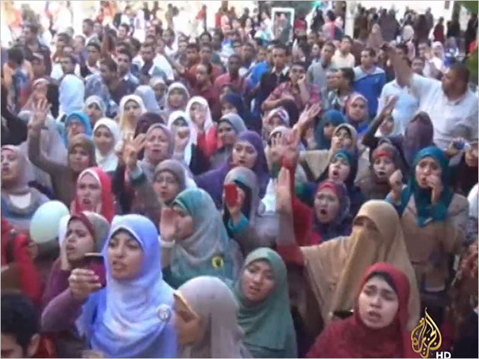 حضور ملحوظ لطالبات الجامعات المصرية بالمظاهرات المناوئة للانقلاب