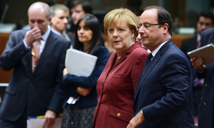 Brussels, -, BELGIUM : French President Francois Hollande and German Chancellor Angela Merkel arrive at the European Council meeting at the EU headquarters on October 24, 2013 in Brussels. European Union leaders opened today a summit dominated by a row over American spying that targeted German Chancellor Angela Merkel. AFP PHOTO / ERIC FEFERBERG