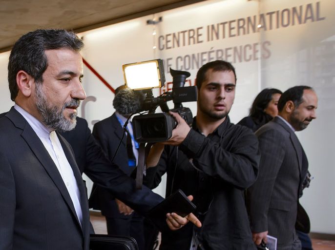 FAB017 - Geneva, Genève, SWITZERLAND : Iran's Deputy Foreign minister Abbas Araghchi (L) leaves the media center after the start of two days of closed-door nuclear talks on October 15, 2013 at the United Nations offices in Geneva. World powers and Iran began fresh talks on Tehran's controversial nuclear programme, after a six-month hiatus over its refusal to curb uranium enrichment in exchange for easing sanctions. AFP PHOTO / FABRICE COFFRINI