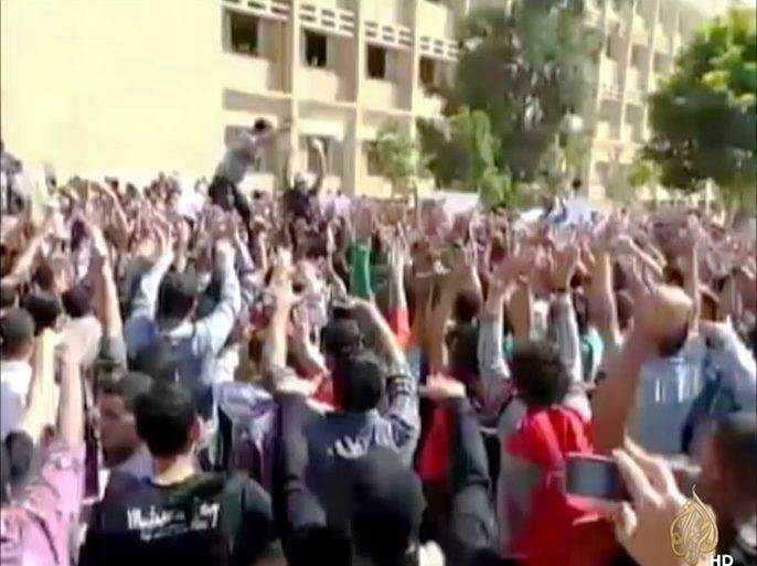 مظاهرات مناهضة للانقلاب في مصر وإحالة أربعة ضباط للمحاكمة في قضية مقتل معتقلي أبو زعبل.