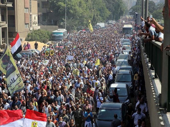 نظم مؤيدي الرئيس السابق محمد مرسى مسيرة بمنطقة المهندسين في العاصمة المصرية القاهرة في ذكرى انتصار أكتوبر