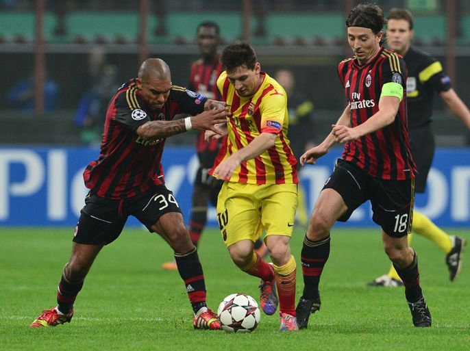 Barcelona's Argentinian forward Lionel Messi (C) fights for the ball with AC Milan's Dutch midfielder Nigel de Jong and AC Milan's midfielder Riccardo Montolivo (R) during the Champion's League football match AC Milan vs FC Barcelona, on October 22, 2013 in San Siro Stadium in Milan. AFP PHOTO / GIUSEPPE CACACE