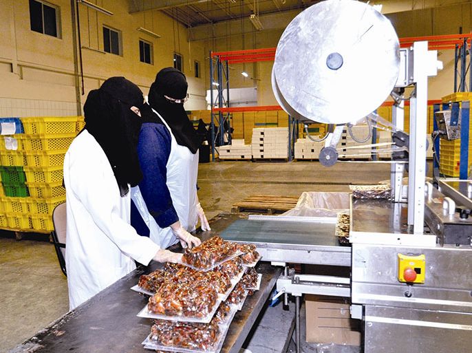 تعد الصناعات الغذائية من أوائل القطاعات التي استطقبت السعوديات.