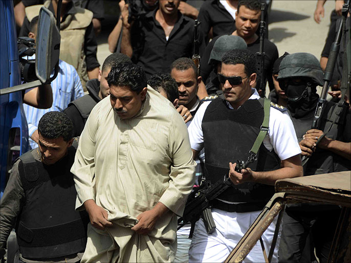 السلطات المصرية واصلت سياسة الاعتقال ردا على المظاهرات الرافضة للانقلاب(الجزيرة-أرشيف)