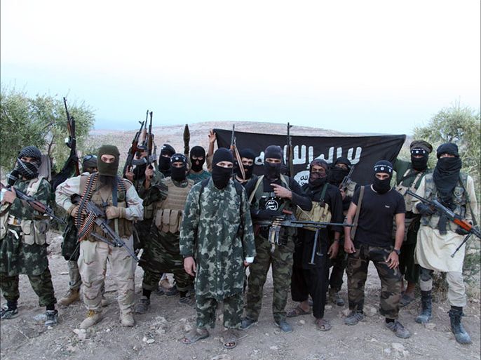 8 عناصر من جبهة النصرة والدولة الاسلامية في العراق والشام في جمع موحد لتاكيد على وحدة الهدف والمصير