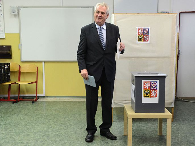 Czech President Milos Zeman casts his ballot at a polling station in Prague on October 25, 2013, the first day of the Czech elections. Czechs began voting on Friday in a two-day snap election that will likely see them hand power to the left-wing opposition in frustration over years of graft and austerity. AFP PHOTO / MICHAL CIZEK