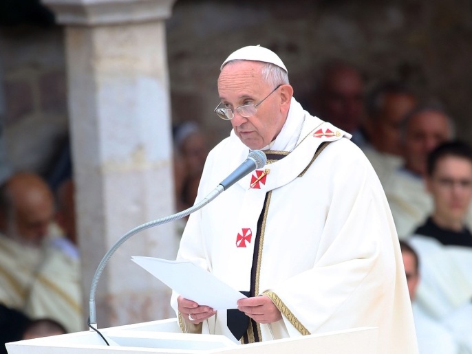 ‪البابا فرانشيسكو حرص على التأكيد على أن زيارته دينية‬ (غيتي)