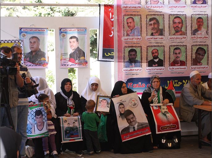 اعتصام لذوي الأسرى داخل مقر الصليب الأحمر بغزة العام الماضي للتنديد بظروف اعتقال ابنائهم في سجون الاحتلال.