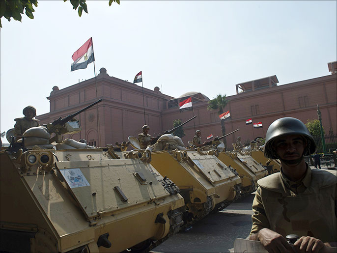 استنفار لقوات الجيش والشرطة بمحيط ميدان التحرير (الفرنسية)