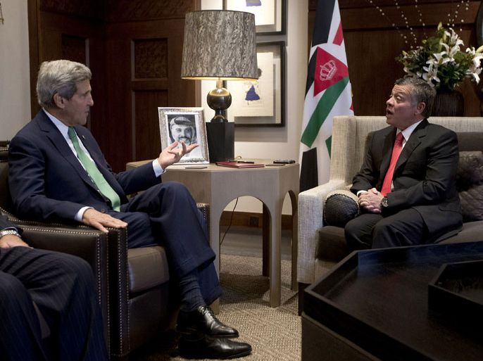 US Secretary of State John Kerry (L) meets with Jordan's King Abdullah II in the capital Amman on November 7, 2013. Kerry arrived in Jordan for talks with King Abdullah II in his latest push for Middle East peace between the Palestinians and Israel. AFP PHOTO