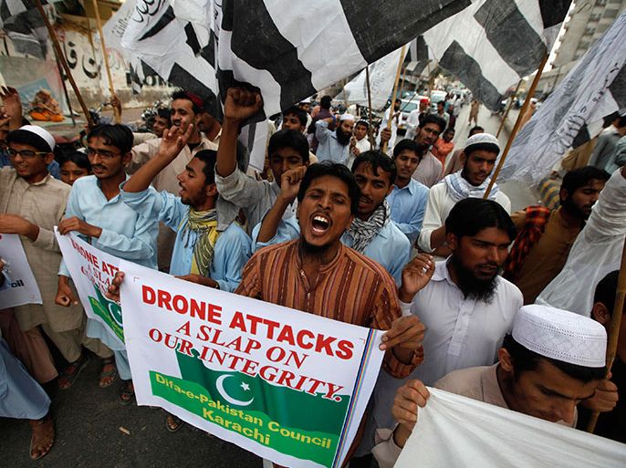 A supporter of the Difa-e-Pakistan Council, an Islamic organization, shouts slogans during a protest against U.S. drone attacks in the Pakistani tribal region in Karachi November 8, 2013. REUTERS/Athar Hussain (PAKISTAN - Tags: RELIGION POLITICS)