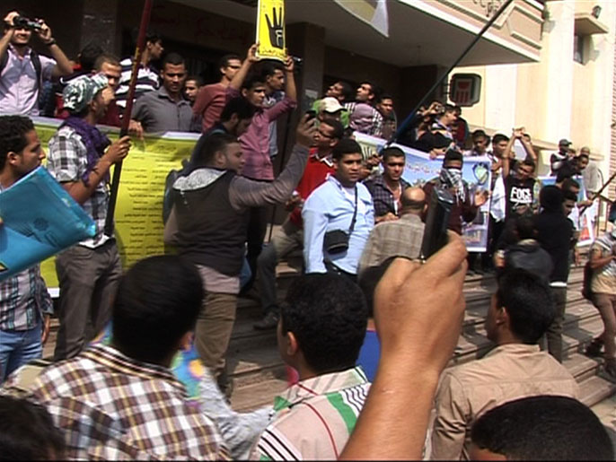 ‪طلاب عدد من الجامعات واصلوا مظاهراتهم المناهضة للانقلاب‬ (الجزيرة)