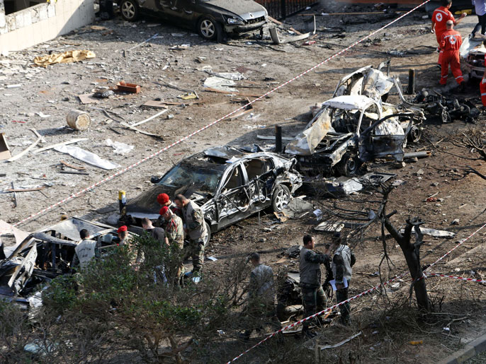 الانفجاران تسببا بإشعال النار في السيارات المجاورة بالسفارة الإيرانية (الفرنسية)