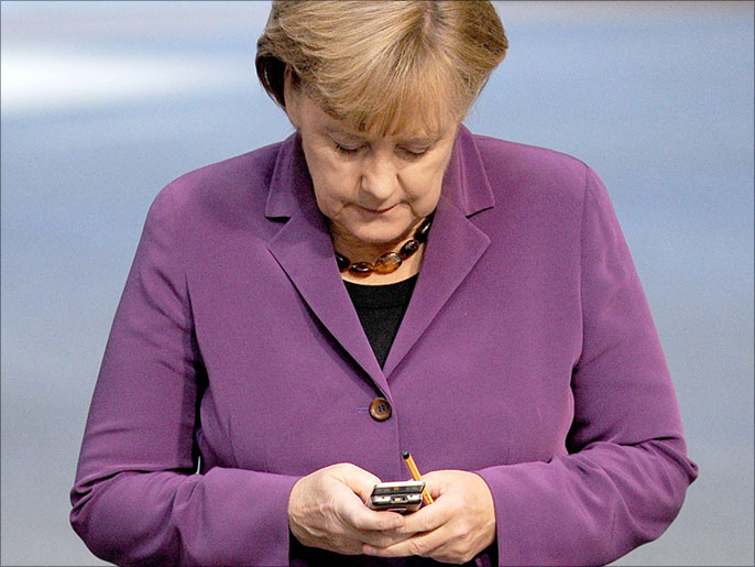 ‪ميركل حرصت على استخدام هاتفها بحذر لإدراكها بأنه ليس وسيلة آمنة للاتصال‬ (الأوروبية)