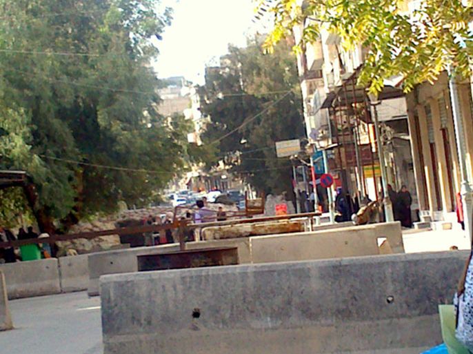 حاجز الموقع في منطقة السوق وسط المدينة في حماة