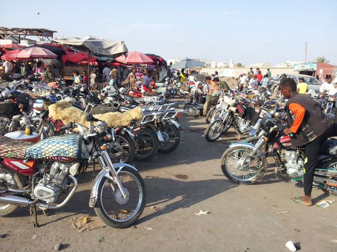 تشير بعض التقديرات إلى وجود أكثر من 250 ألف دراجة نارية في اليمن (الجزيرة نت)5