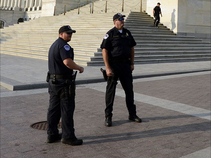 epa03895978 Capitol police officers are on duty outside the US Capitol Building on the fourth day of a partial federal government shutdown in Washington DC, USA, 04 October 2013. A driver attempted to pass a security barricade near the White House on 03 October, launching a chase across Washington that ended in gunfire outside the US Capitol, police said. The dramatic brief lockdown on Capitol Hill sent lawmakers and staffers scrambling for cover and interrupted the stalled budget talks that have shut down the government since 01 October. A partial shutdown of the US federal government began for the first time in 17 years on 01 October, after a partisan stalemate over health insurance reform in Congress blocked the budgeting process. EPA/MICHAEL REYNOLDS