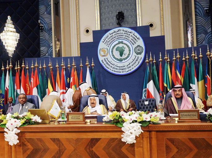 KUW06 - Kuwait City, -, KUWAIT : Kuwait's Emir Sheikh Sabah al-Ahmad Al-Sabah (C) chairs the closing session of the Arab and African leaders summit in Kuwait city on November 20, 2013. The two-day summit ended by calling for closer cooperation on the political and economic levels, as well as in the fight against terrorism. AFP PHOTO/YASSER AL-ZAYYAT