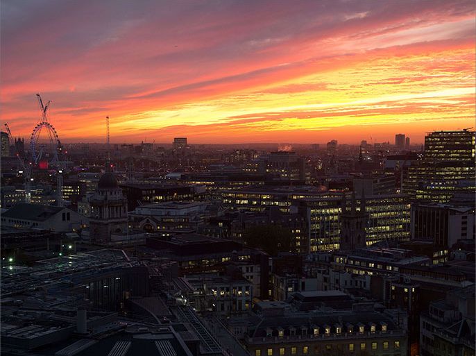 The sun sets over central London, on November 13, 2013. PHOTO / LEON NEAL