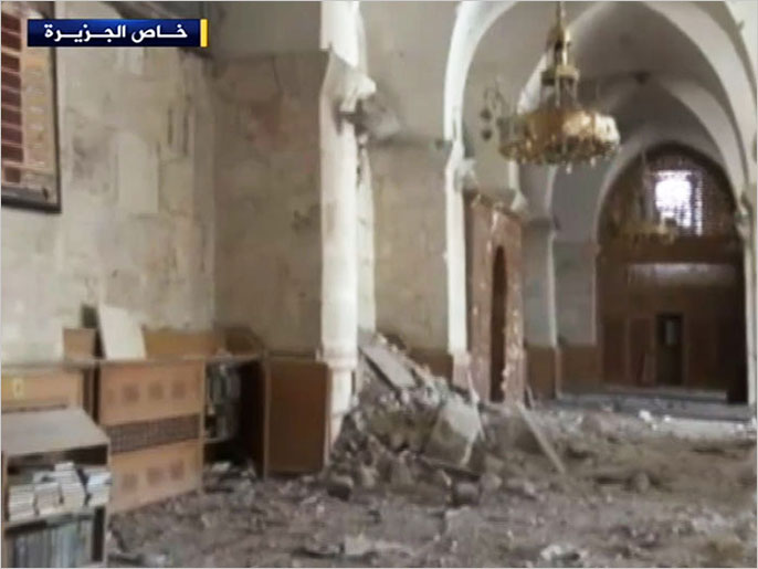آثار الدمار في المسجد الأموي بحلببعد قصفهخلال المعارك الدائرة (الجزيرة)