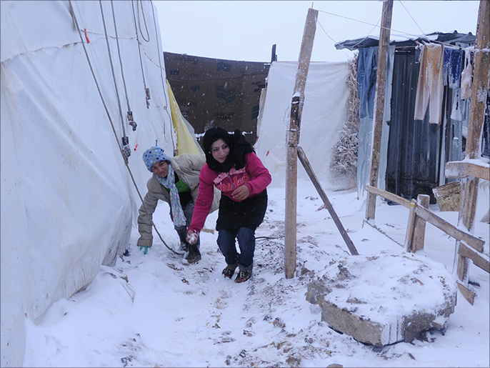 ‪اللاجئون السوريون تعرضوا لموجة برد وثلوج لم تحدث طوال عقود‬ (الفرنسية)