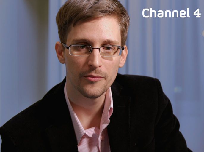 Moscow, -, RUSSIAN FEDERATION : A recent, undated handout picture received from Channel 4 on December 24, 2013 shows US intelligence leaker Edward Snowden preparing to make his television Christmas message. US intelligence leaker Edward Snowden will call on citizens to work together to end mass surveillance when he delivers a Christmas Day broadcast to Britain, the Channel 4 television network said on Tuesday. In his first television appearance since claiming asylum in Russia, Snowden, who caused shockwaves around the world by revealing mass US electronic surveillance programmes, will give a staunch defence of privacy in the short pre-recorded broadcast. AFP PHOTO / CHANNEL 4