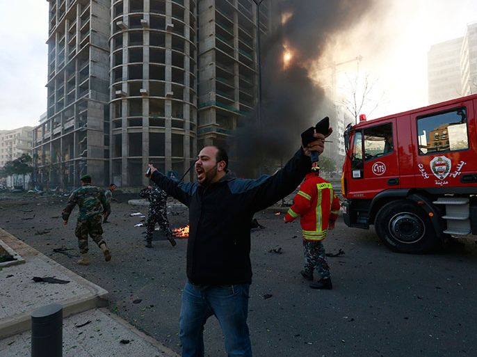 A security personnel shouts as smoke rises from the site of an explosion in Beirut's downtown area December 27, 2013. Former Lebanese minister Mohammed Shattah, who opposed Syrian President Bashar al-Assad, was killed in an explosion that targeted his convoy in Beirut on Friday along with at least four other people, security sources said.REUTERS