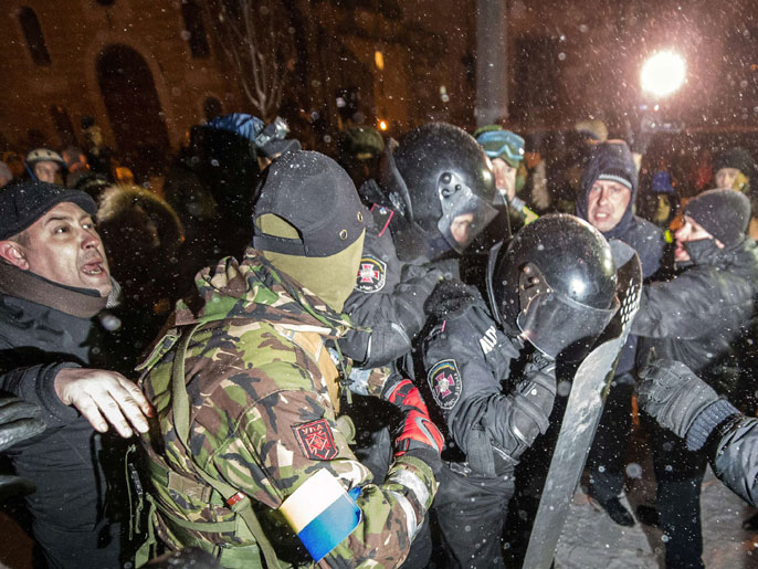 اشتباكات بين قوات الأمن الأوكرانية والمحتجين بكييف(الفرنسية)