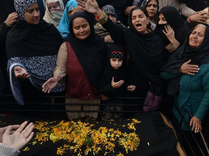 Pakistani Shiite Muslim mourners react beside the coffin of Shiite scholar Allama Nasir Abbas following an attack by gunmen in Lahore on December 16, 2013. Gunmen killed a Shiite Muslim scholar and wounded two other people in the latest sectarian attack to hit Pakistan, police said. AFP PHOTO/ARIF ALI