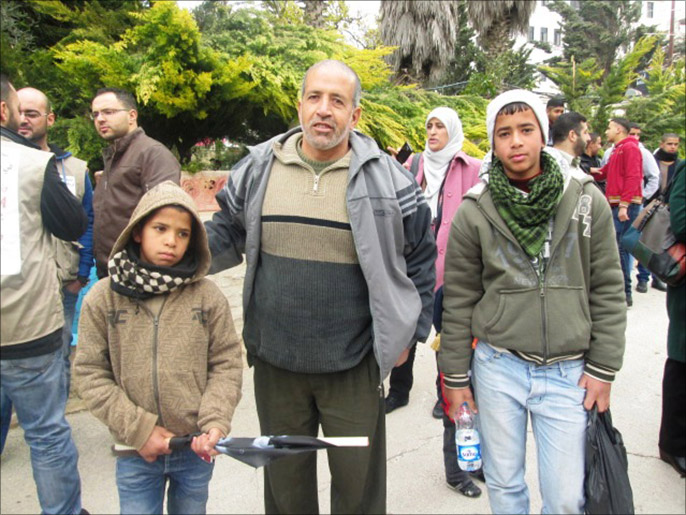 أبو وردة أوقف عن العمل بوكالة الغوث بسبب اعتقاله في سجون الاحتلال (الجزيرة)